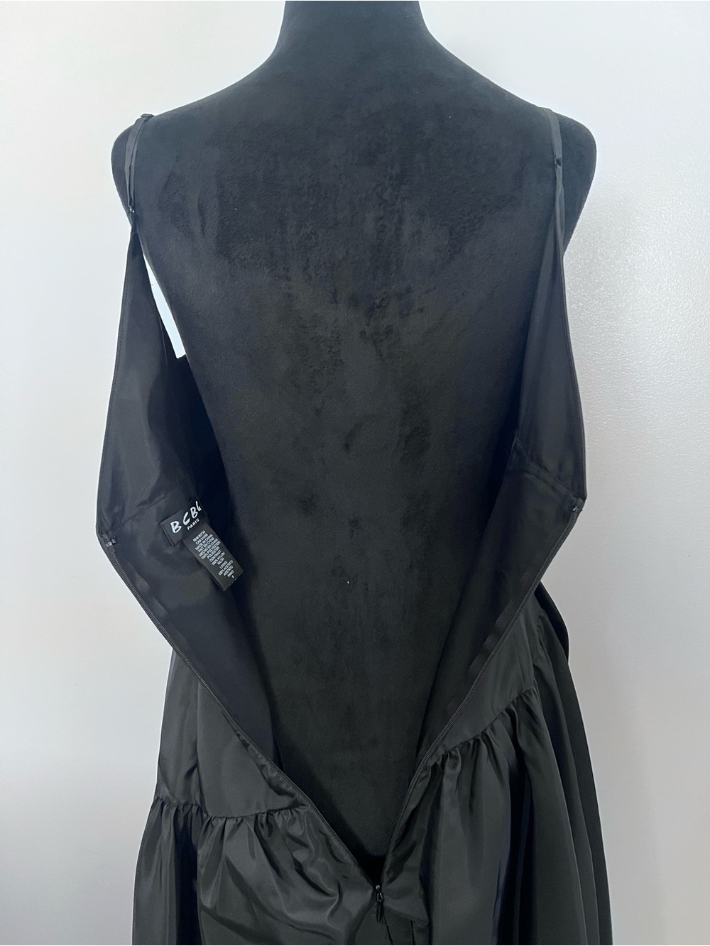 BCBG Paris Black Cocktail Dress Tulle
Underskirt /Bow w/Rhinestone SZ 8
Formal - Picture 7 of 15